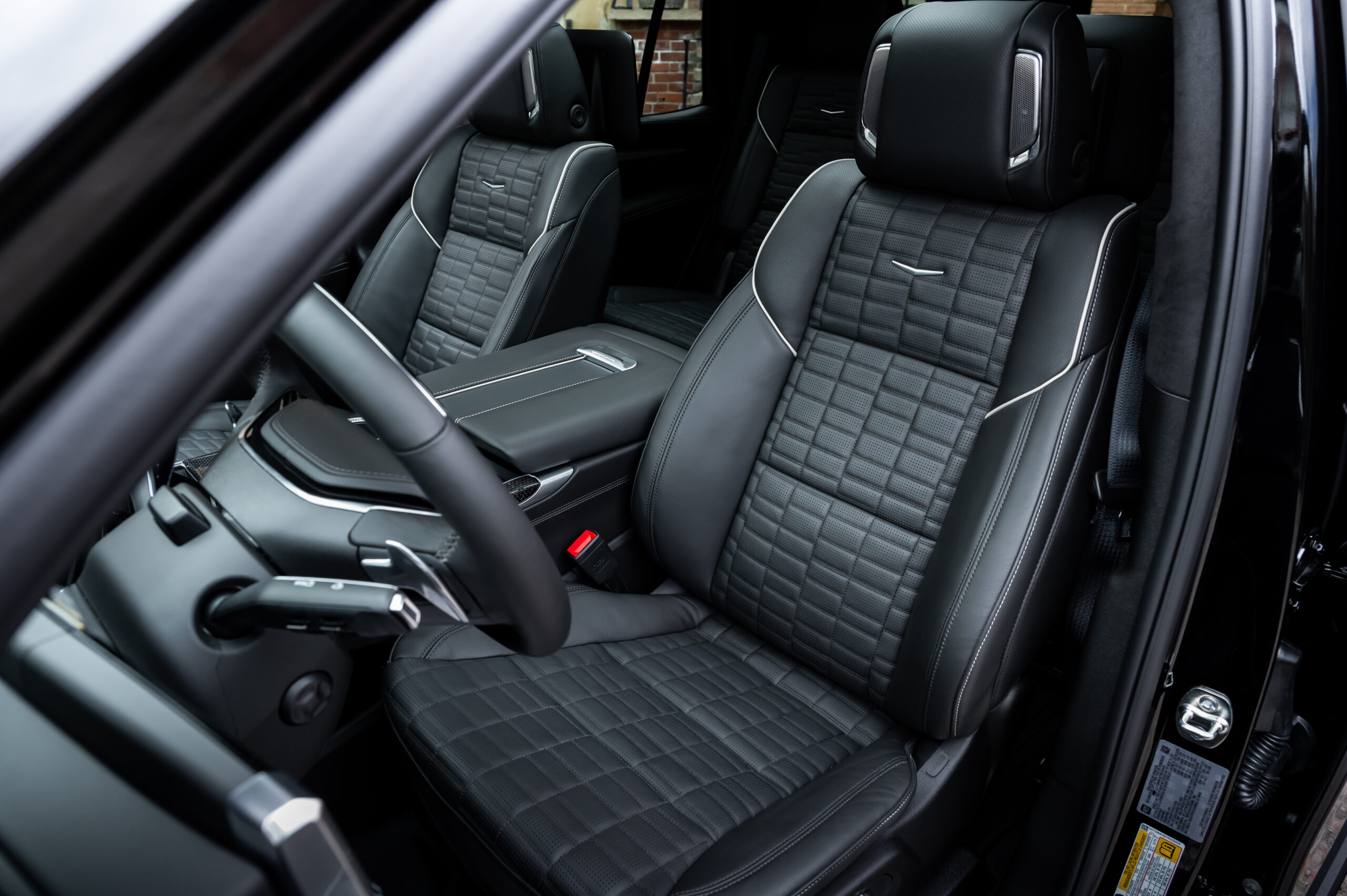 cadillac escalade sport platinum 2026 interiör